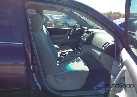 2011 Toyota Highlander Base V6 z USA, uszkodzony, nr VIN 5TDBK3EHXBS067160